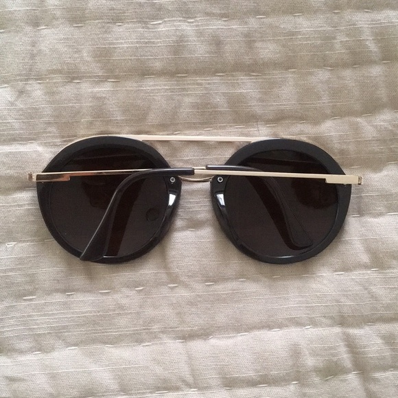 Brown and gold statement sunglasses - Picture 5 of 5